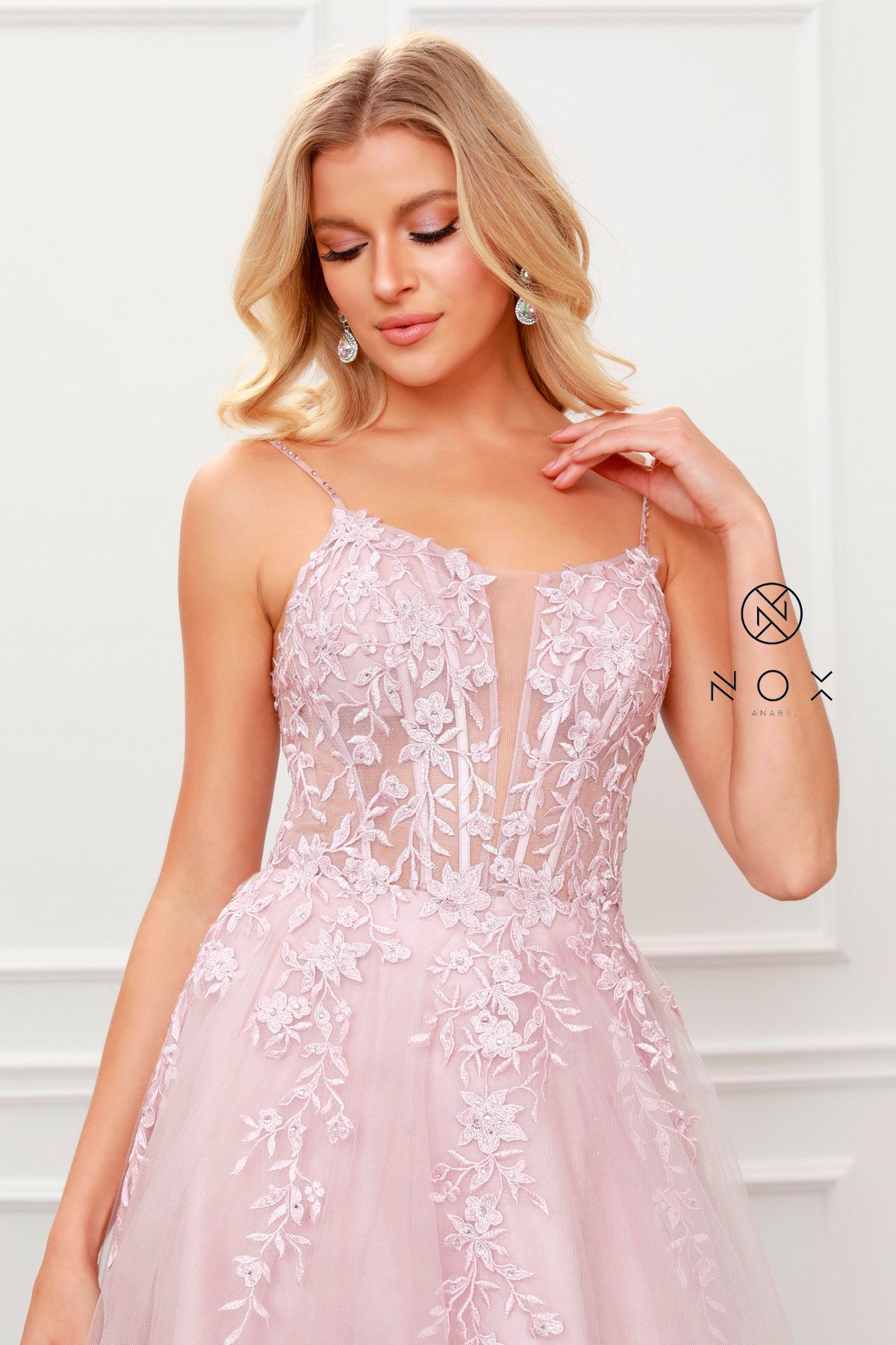 Elegant Lace-Back Prom Dress Gown_NX T449