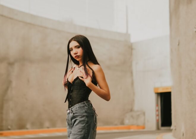How to Style Baggy Jeans — 12 Outfit Ideas for 2026