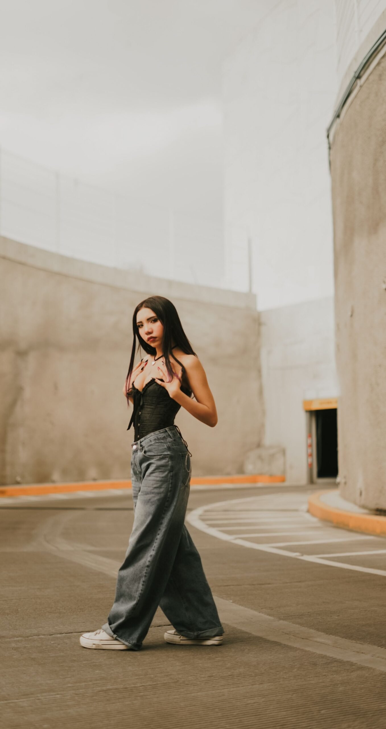 How to Style Baggy Jeans — 12 Outfit Ideas for 2026