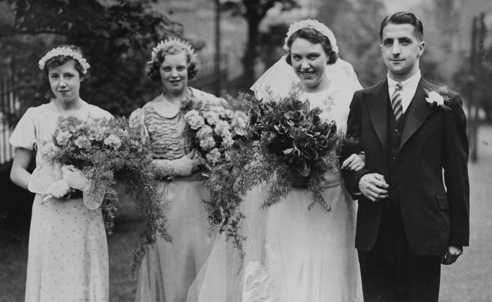 1930s Dress Fashion: A Guide to 1930s Dresses & Style